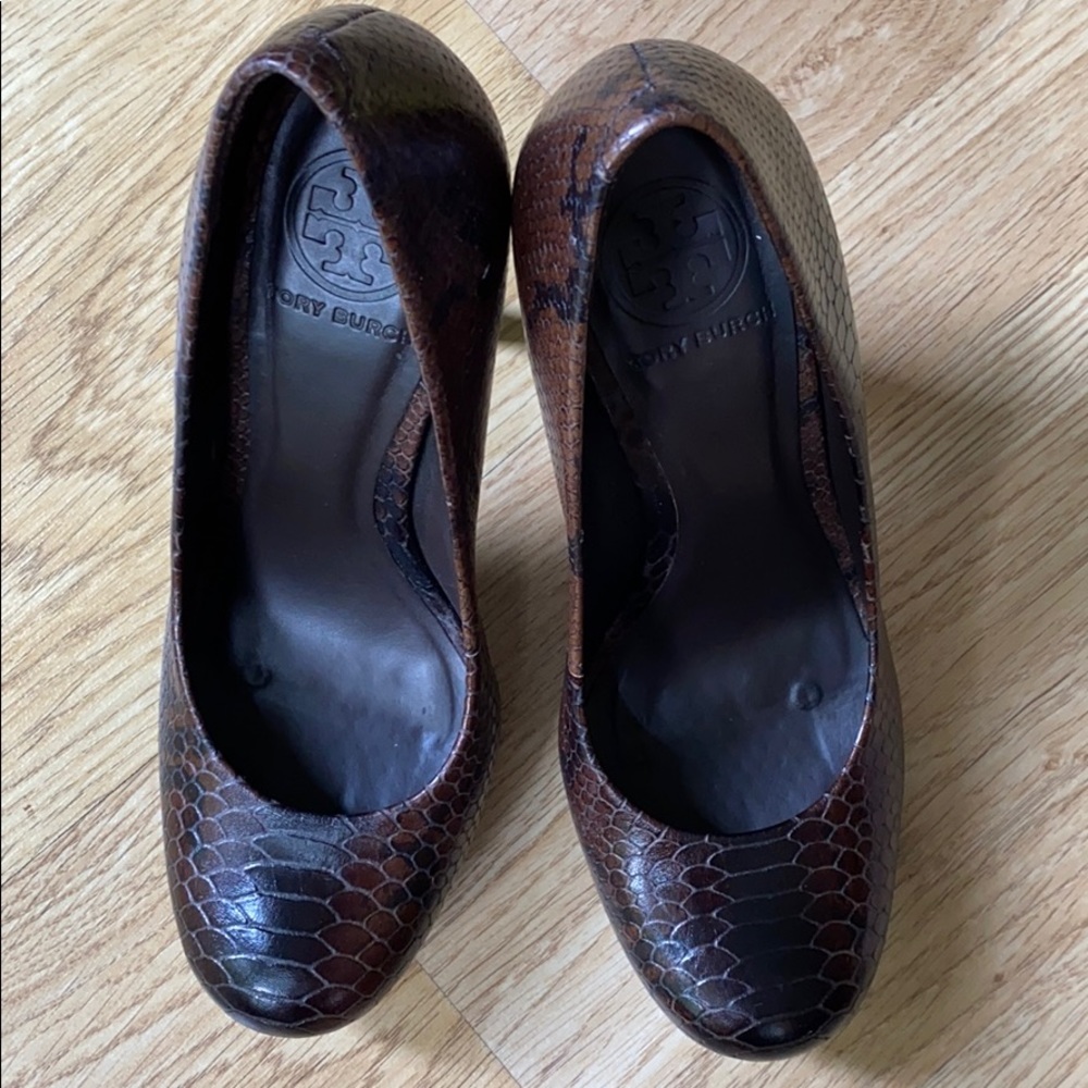 Tory Burch Brown Python Print Leather Pumps - image 5